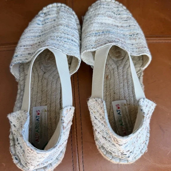 Chic Cream Alpargatus Artesanía Espadrille Flats Size 39 (8 1/2) Cream Multi - Picture 10 of 10